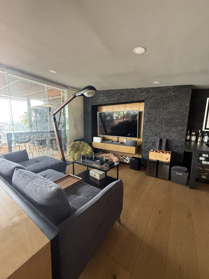25 Espectacular Penthouse de Lujo con Vista al Lago