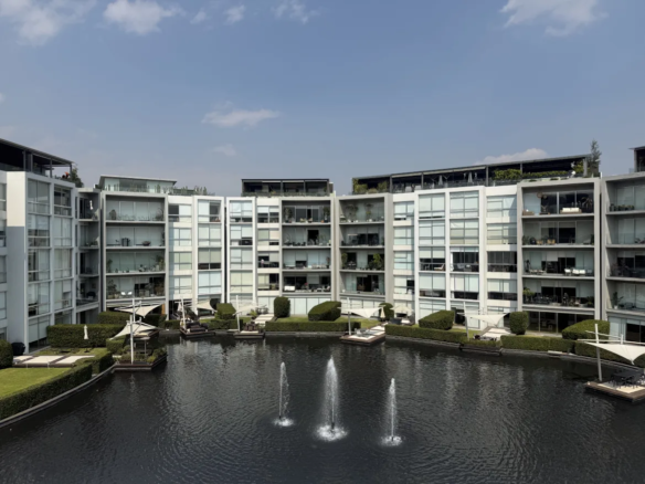 Espectacular Penthouse de Lujo con Vista al Lago