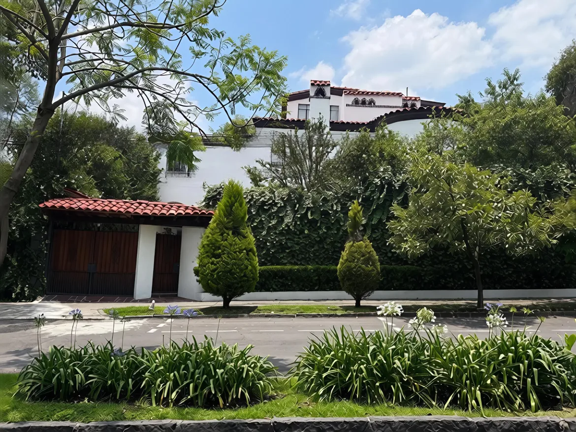 fachada Hermosa Residencia en Renta en Lomas Virreyes, Lomas de Chapultepec
