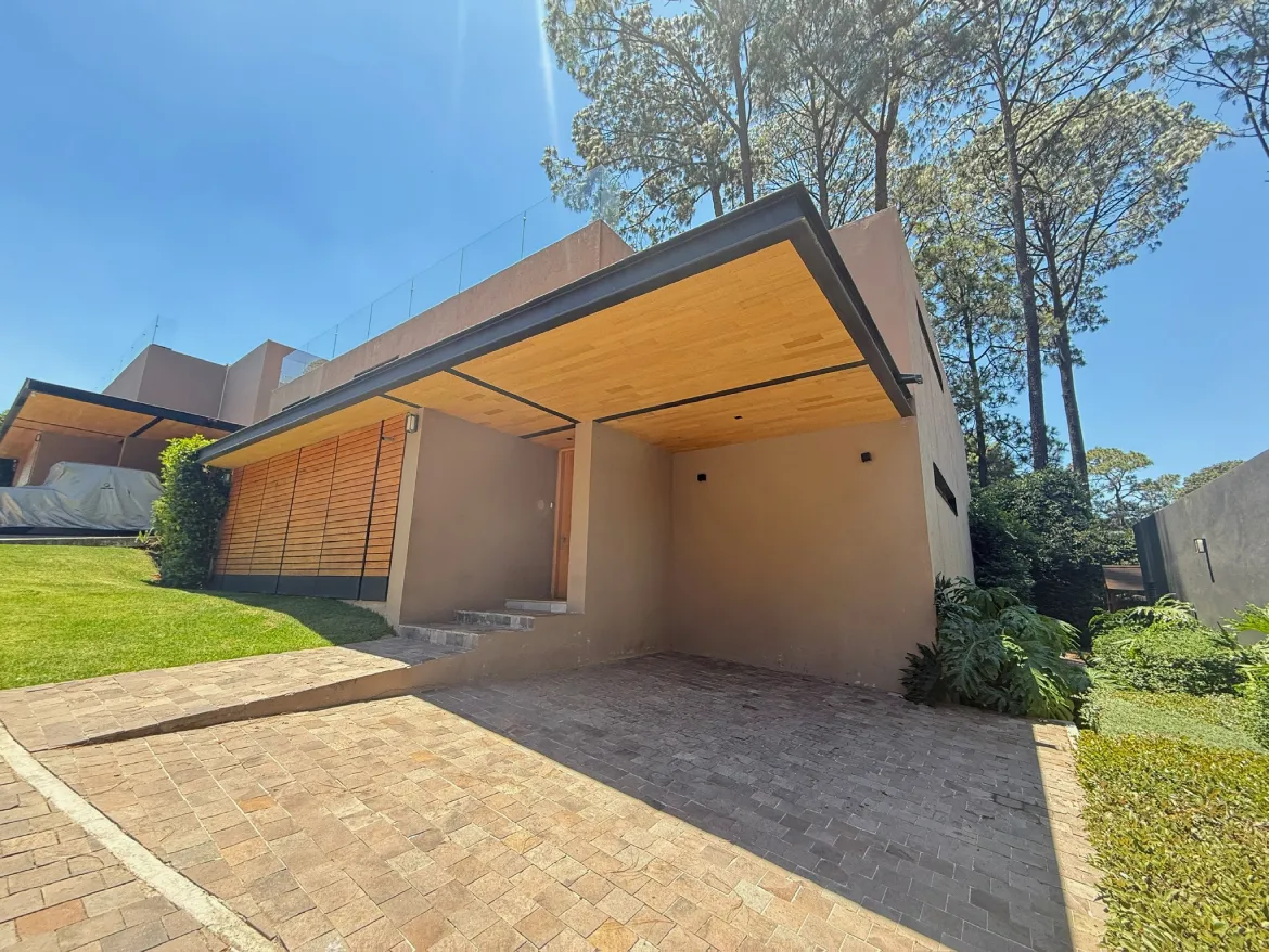 Hermosa Residencia en Venta en Valle de Bravo, Fontana Brava
